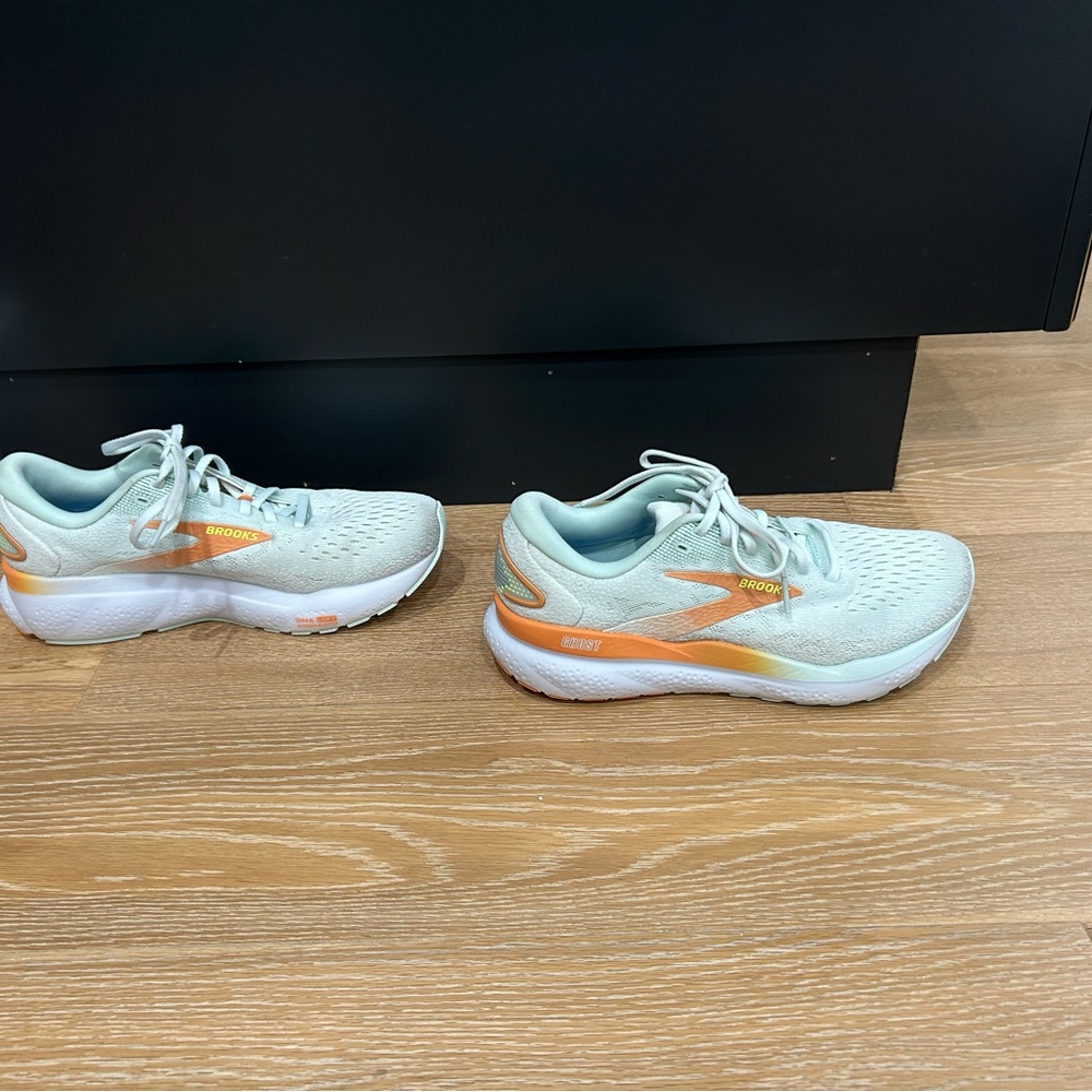 Brooks Ghost 16 women’s size 7.5